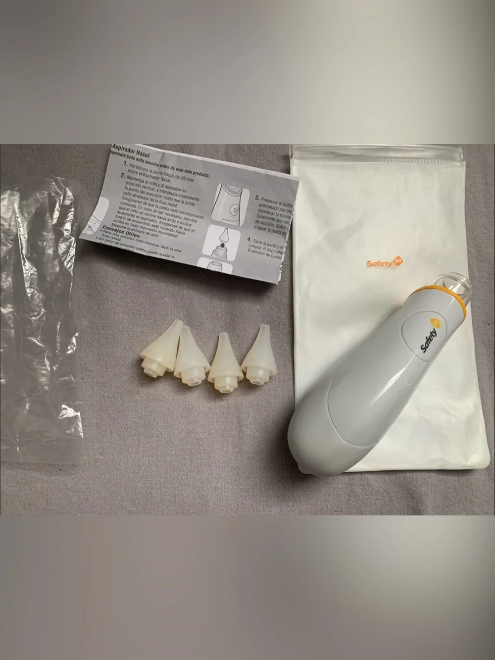 🆕- Safety 1st White Nasal Aspirator with Nozzle Tips